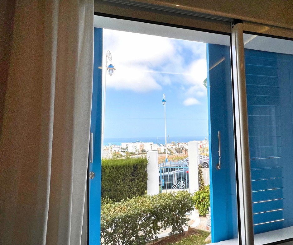 M'diq Premium Cocon Panoramique – Double Vue Mer & Piscine | Haut Standing — photo