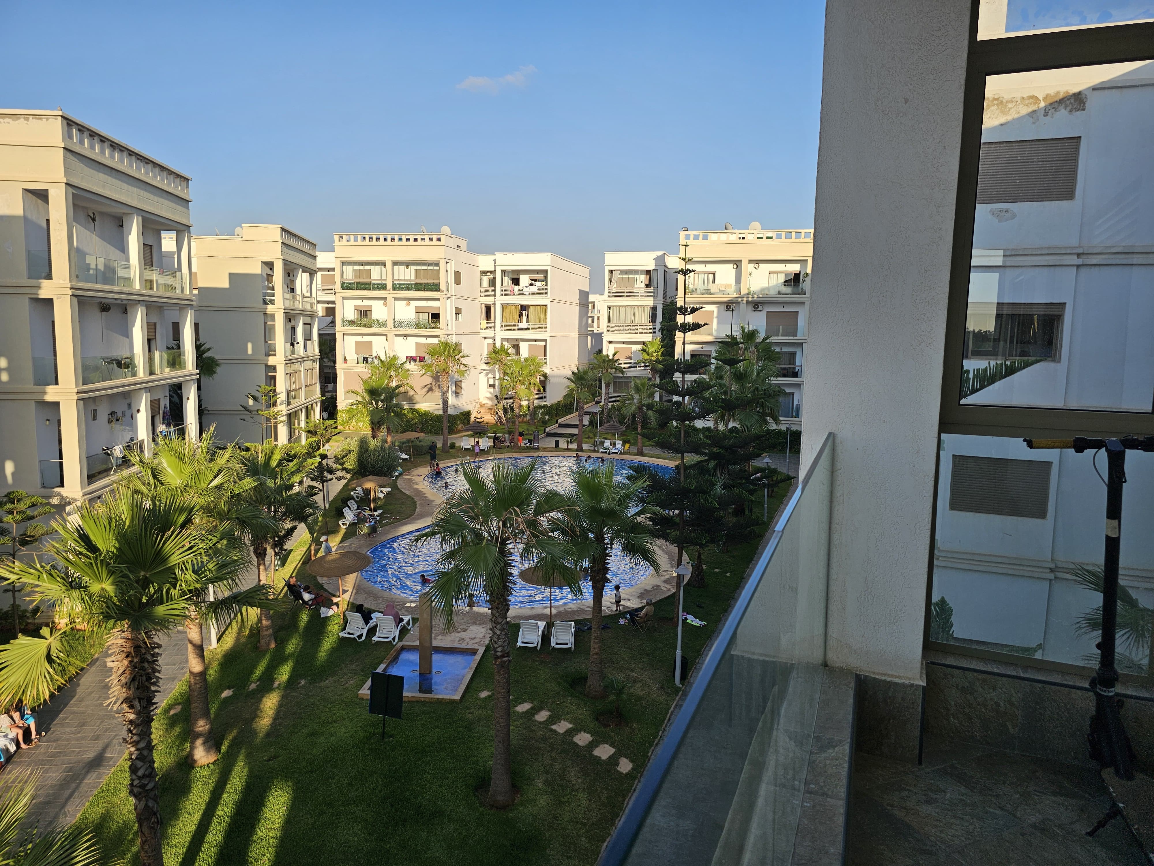 Appartement d'Exception à Costa Beach – Vue Golf, Piscine, Plage à Pied & Espace Travail — photo