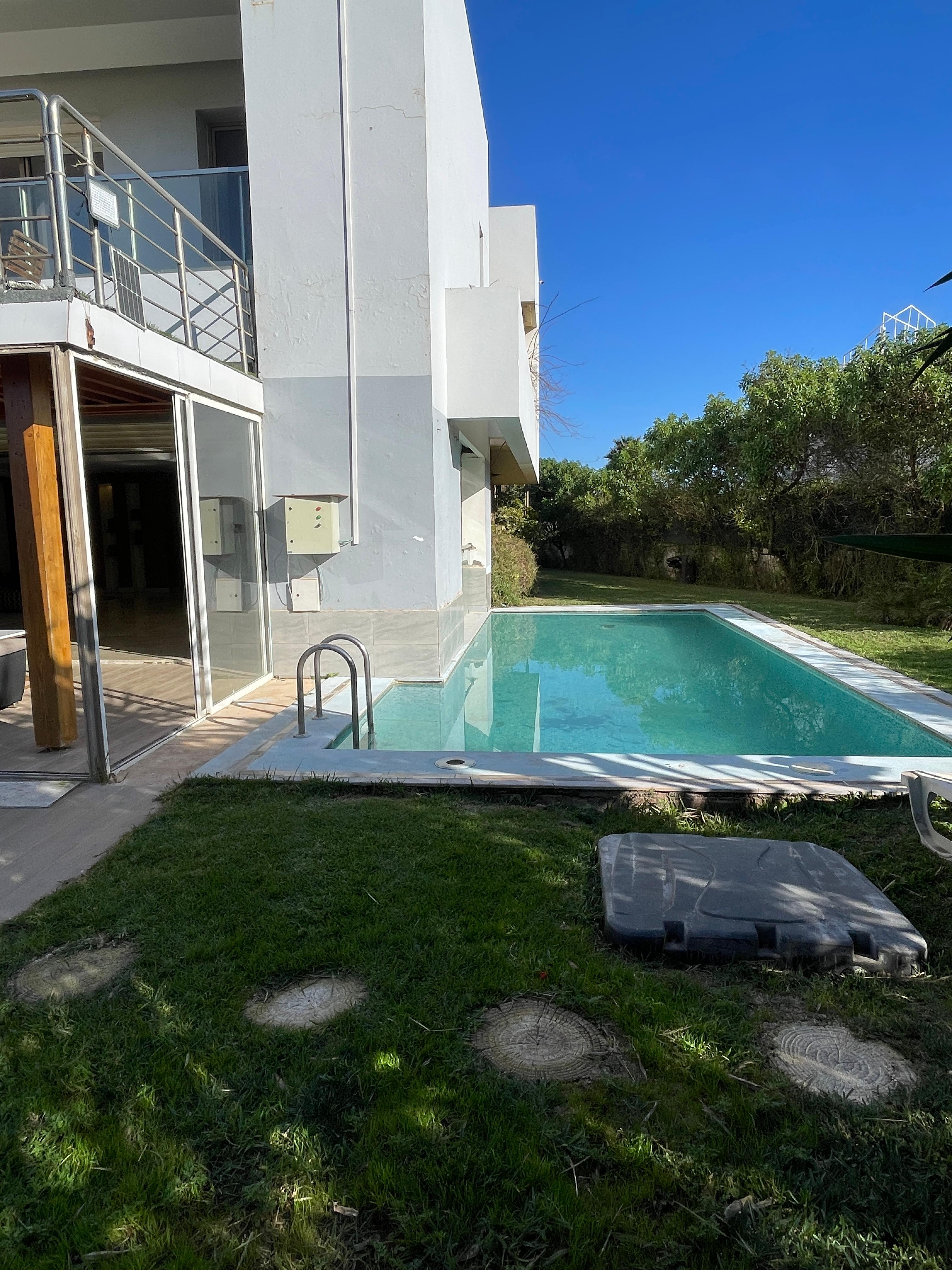 Luxe & Intimité Villa à Étage avec Piscine Privée Chauffée, Jardin Sans Vis-à-Vis & Vue Mer – Plage des Nations — photo