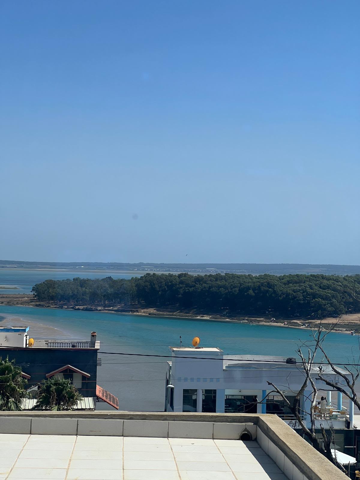 Bel Appartement Spacieux Face à l'Océan – Moulay Bousselham — Tangier, Maroc