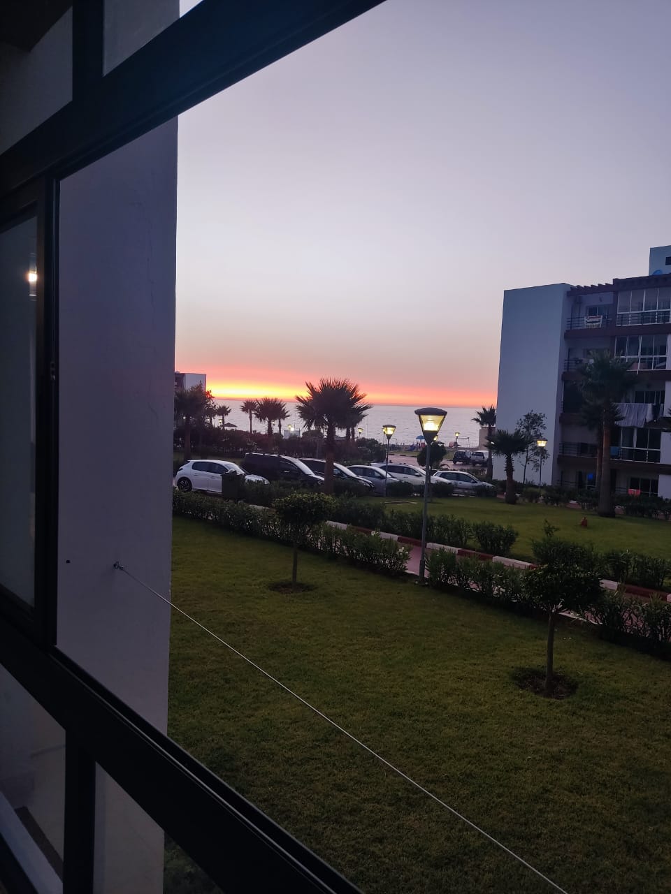 Front de Mer Assilah Superbe Cocon Spacieux 2 Chambres & Terrasse – Accès Plage Immédiat — photo