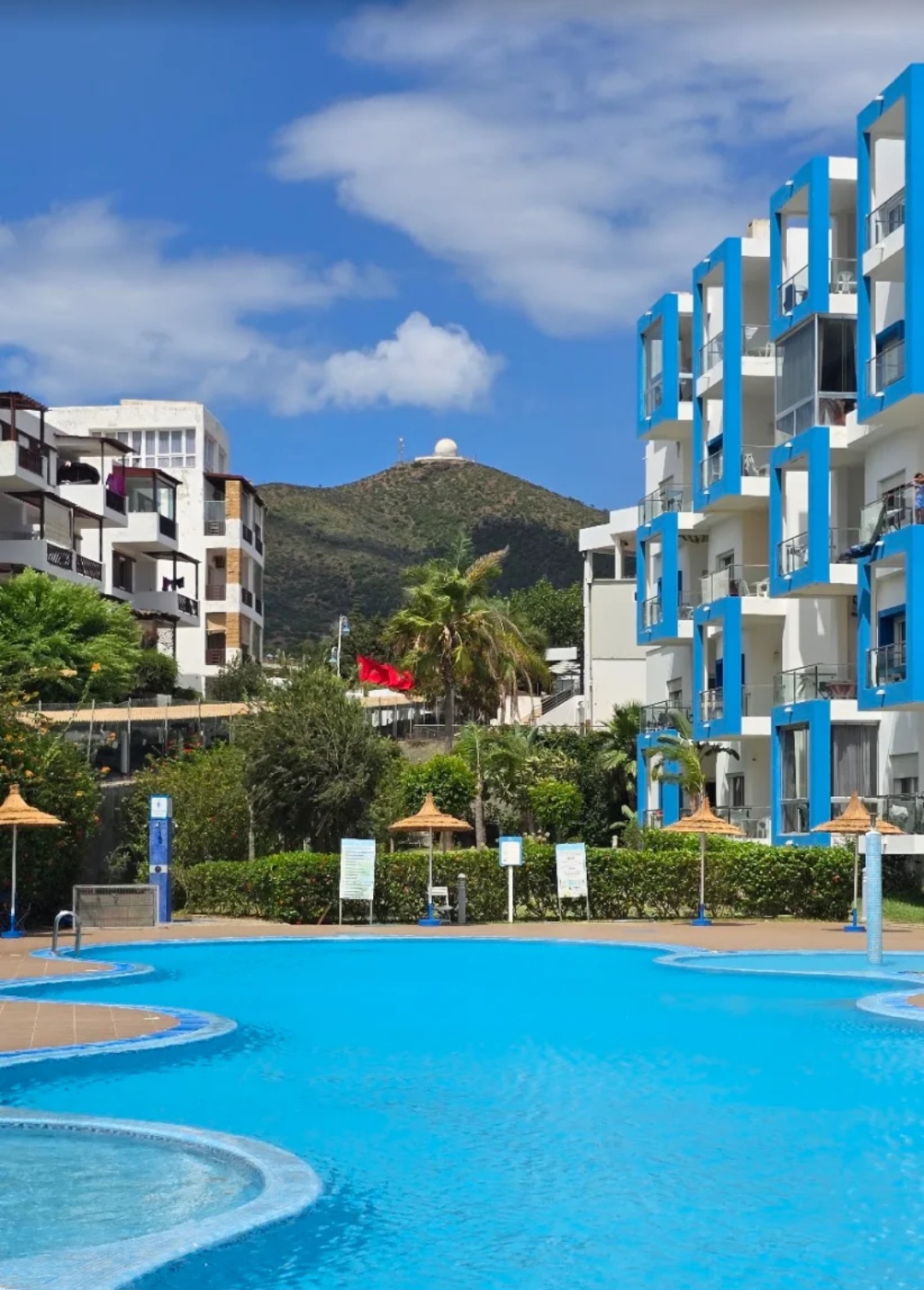 Vue Piscine et Mer Exceptionnelle & Toboggans Aquatiques – Bel Appartement avec Ascenseur (Kariat Cabo) — Cabo Negro, Maroc