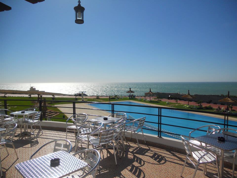 Front de Mer Assilah Superbe Cocon Spacieux 2 Chambres & Terrasse – Accès Plage Immédiat — photo