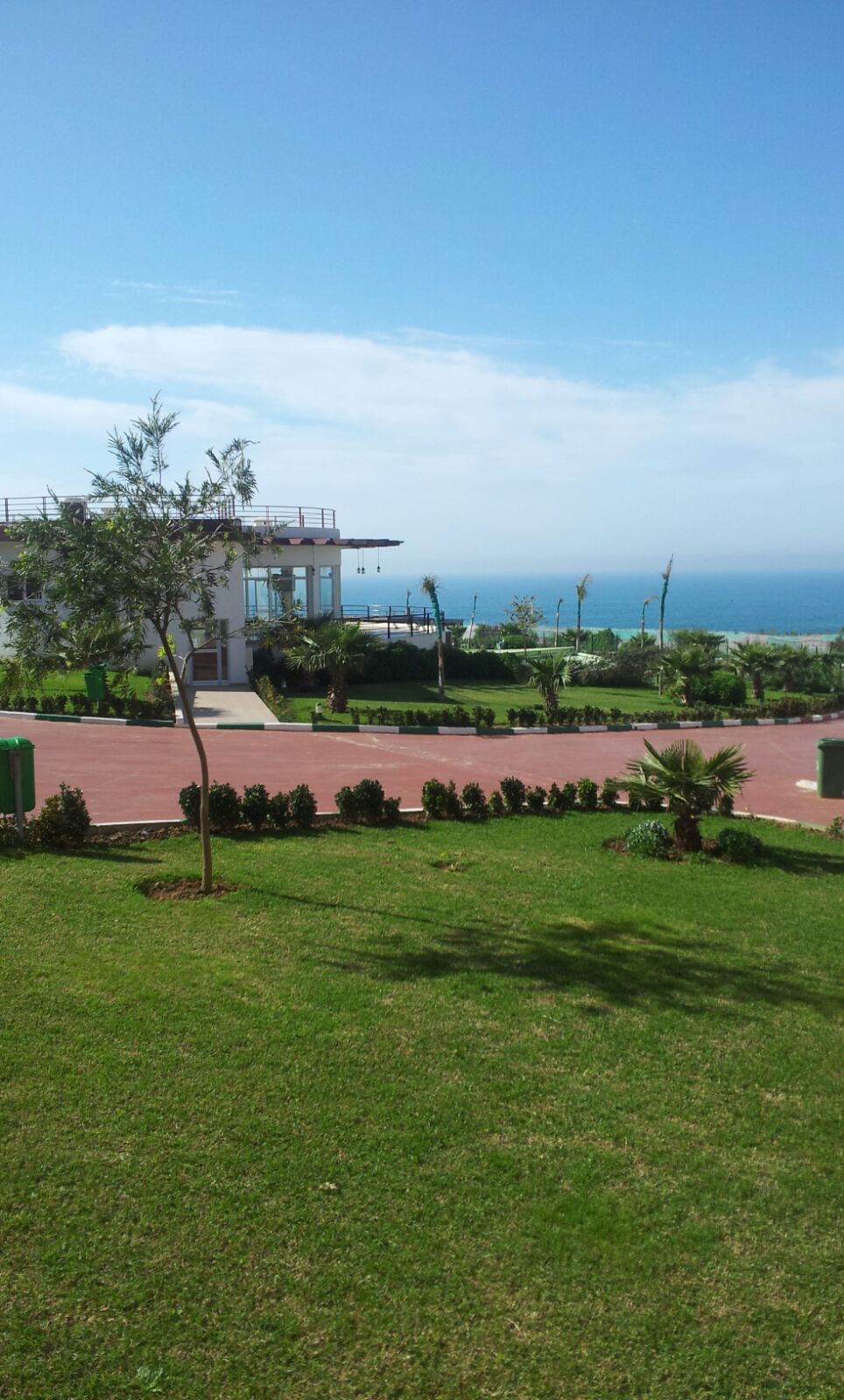 Front de Mer Assilah Superbe Cocon Spacieux 2 Chambres & Terrasse – Accès Plage Immédiat — photo