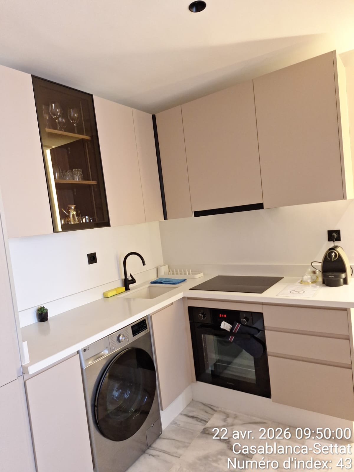 Verlia Living Casa : Studio Design + Tramway au Pied de l'Immeuble — photo