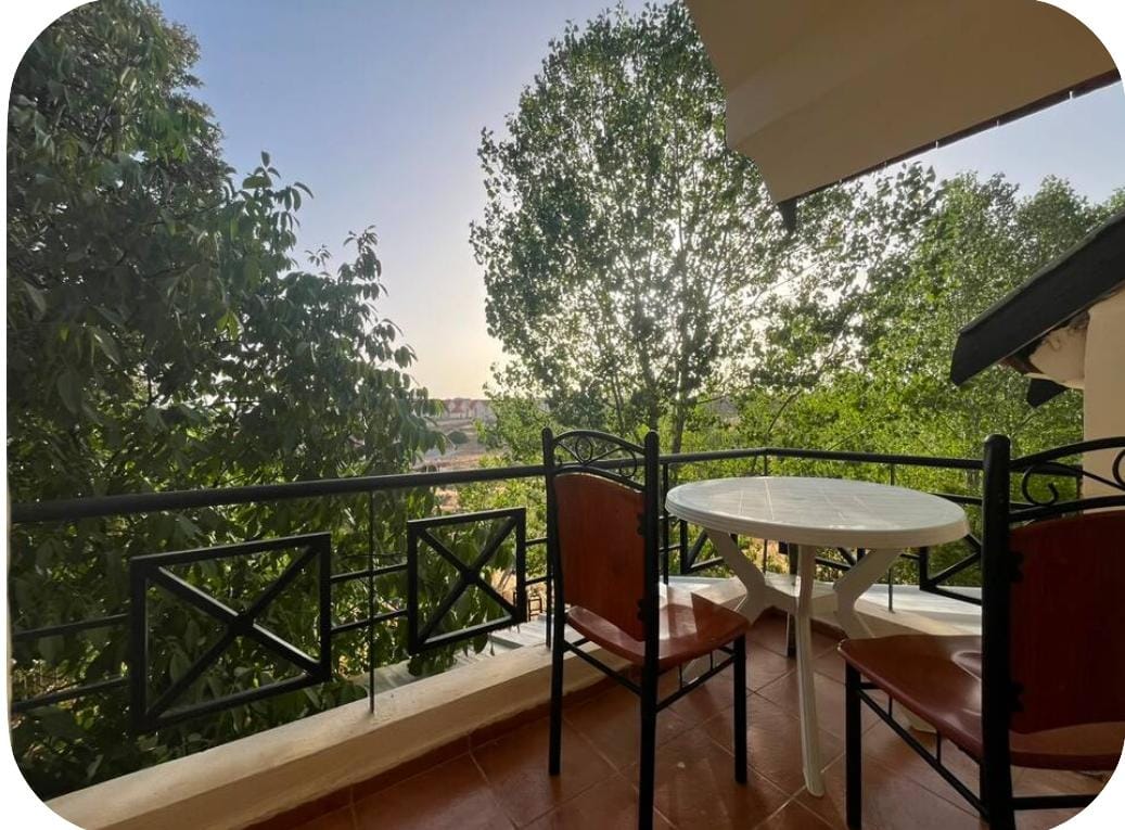 Superbe Chalet en Pleine Nature avec Piscine – Centre-Ville Ifrane — photo