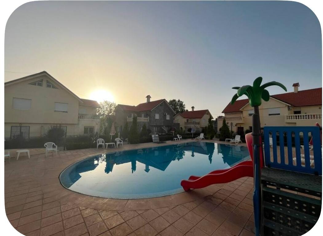 Superbe Chalet en Pleine Nature avec Piscine – Centre-Ville Ifrane — photo